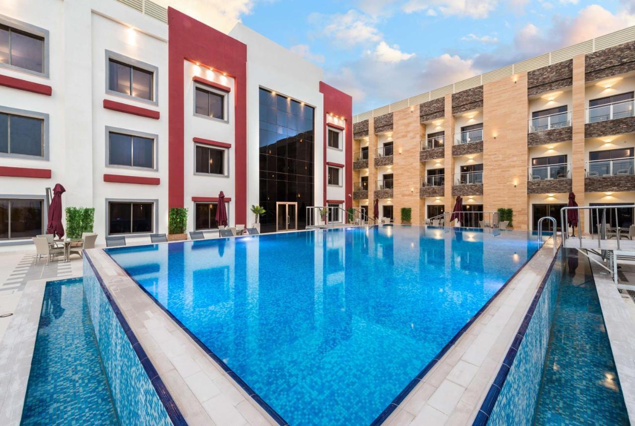 Best Western Plus Al Qurayyat City Center Экстерьер фото